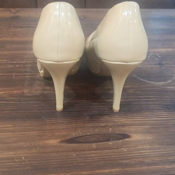 Taupe heels - Picture 6 of 7